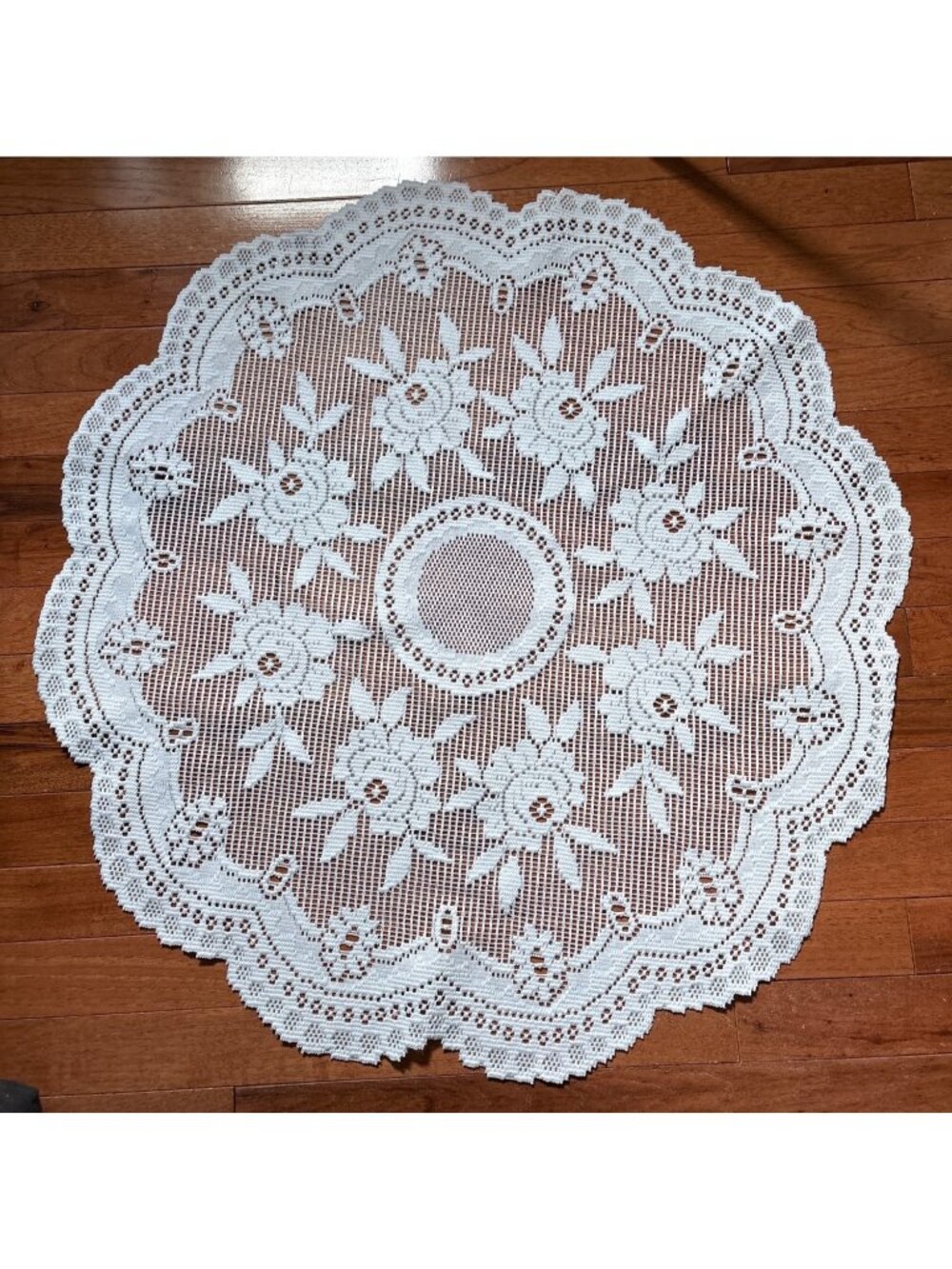 Elegant White Floral Lace Round Table Topper 30" Scalloped Edge Home Decor